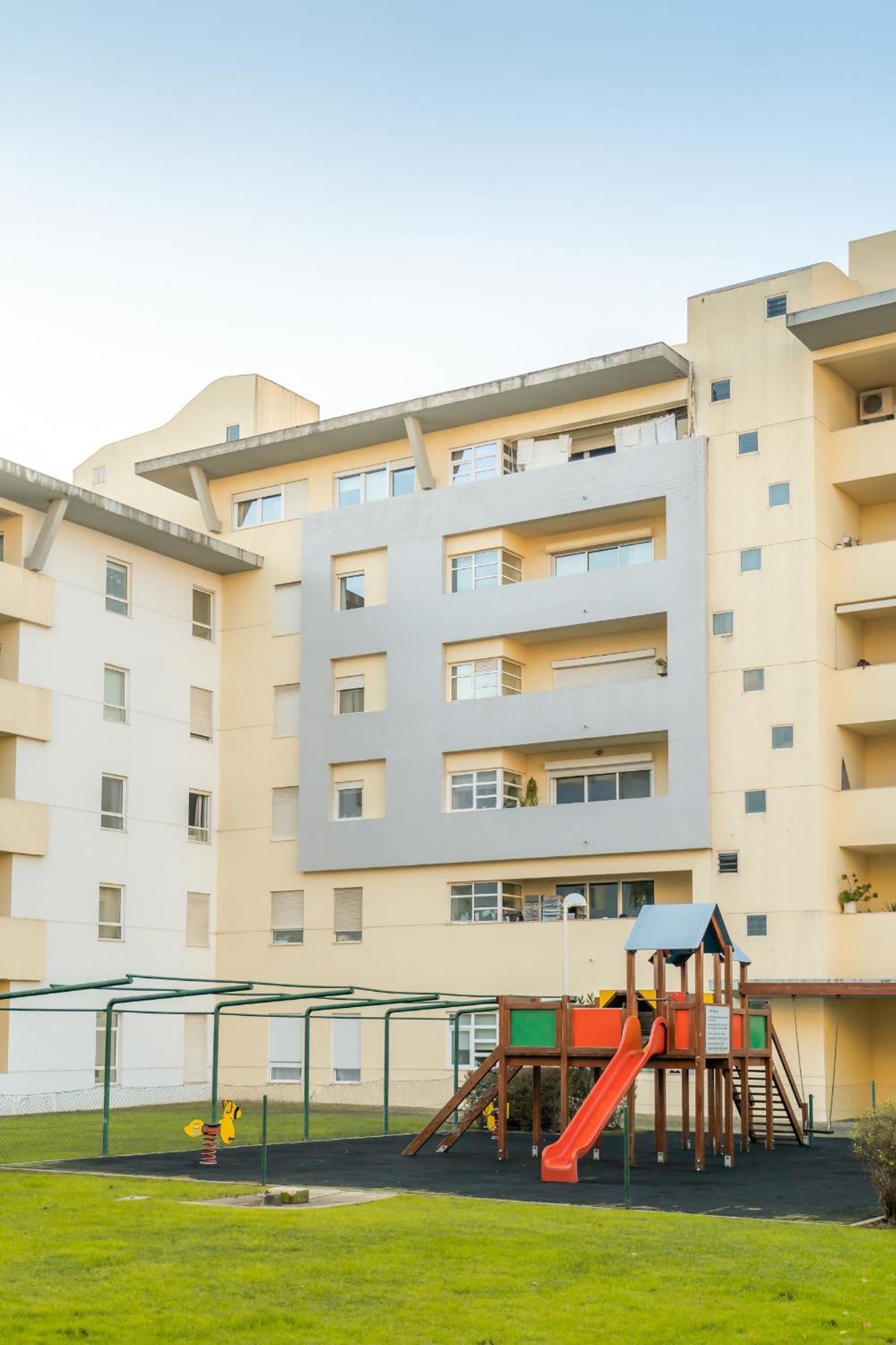 T3 Com Piscina Tenis Ginasio E Parq Infant * Lisbon