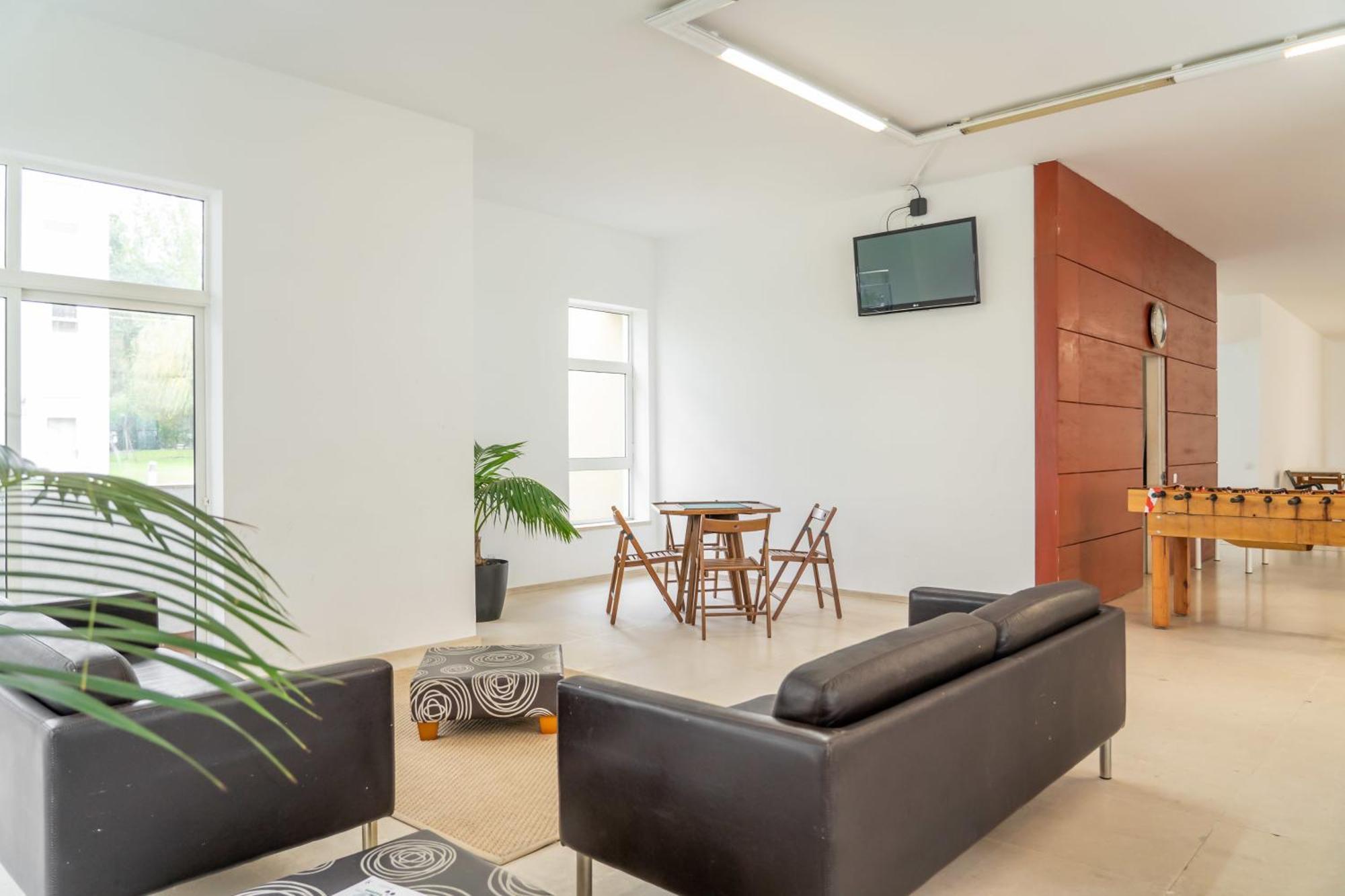 T3 Com Piscina Tenis Ginasio E Parq Infant Lisbon