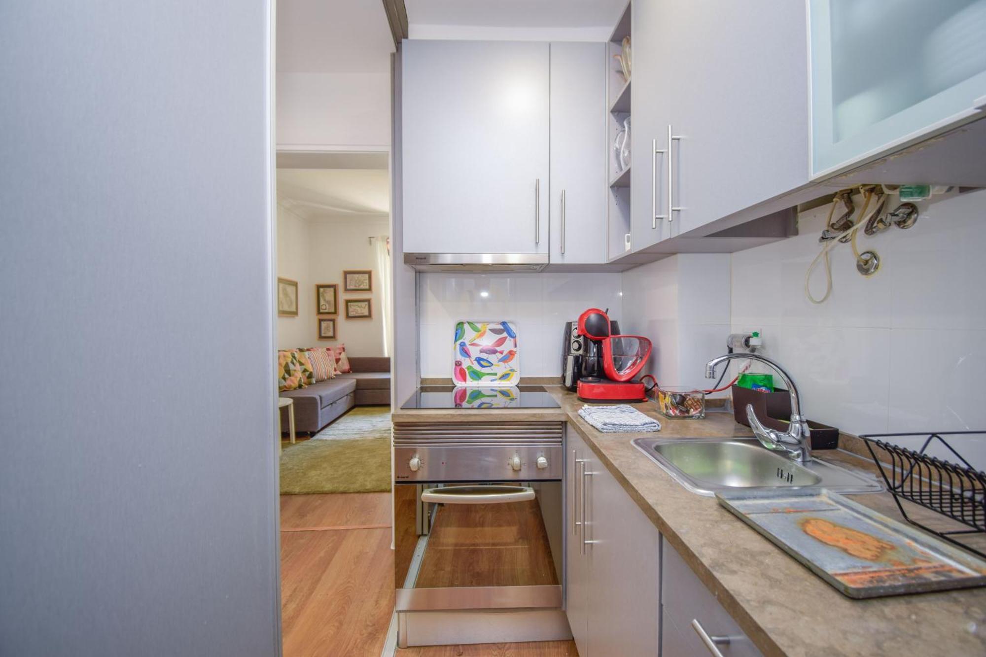 Charming Near Metro Apartment Lisbon