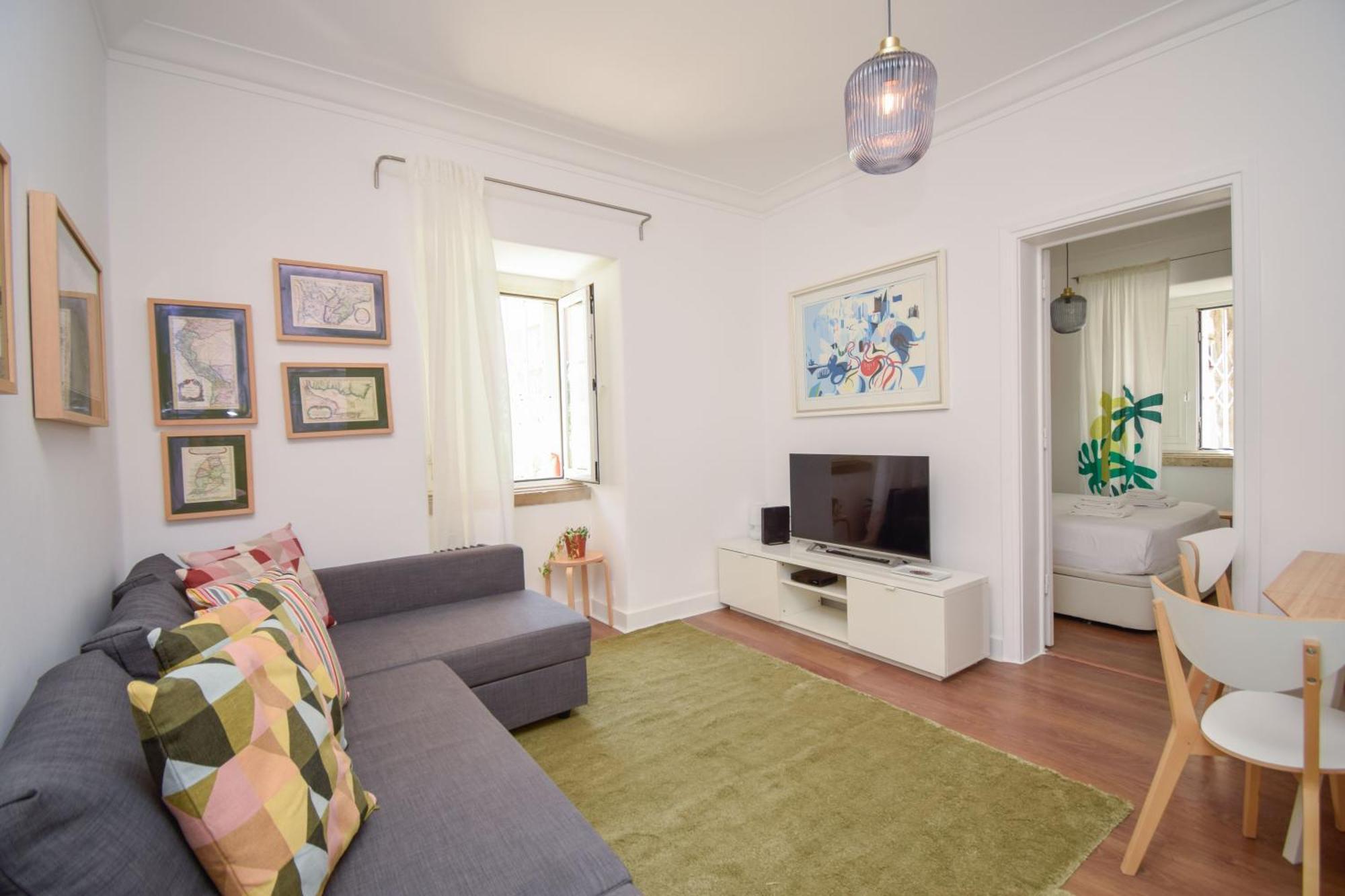 Charming Near Metro Apartment