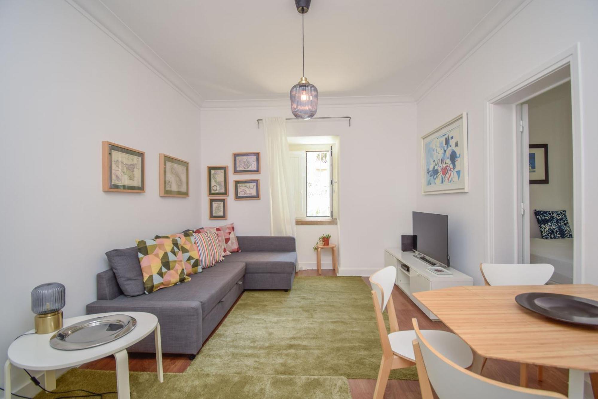 Charming Near Metro Apartment Lisbon