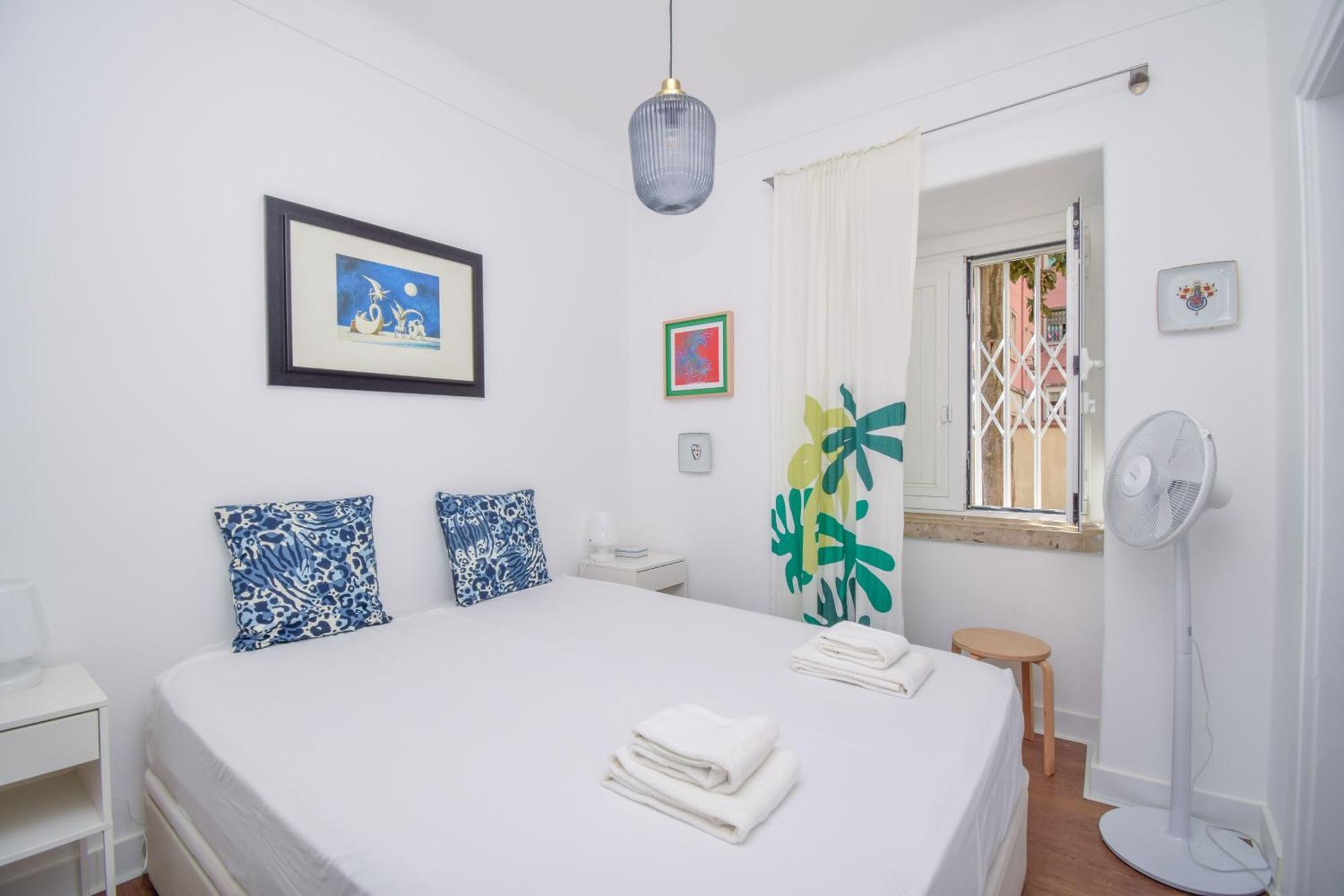 Charming Near Metro Apartment