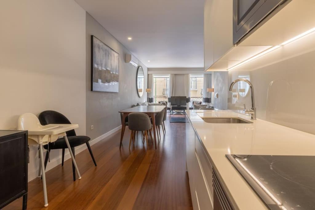 Self Check-in, 3br, Ac/heating & Breakfast Terrace Apartment Lisbon