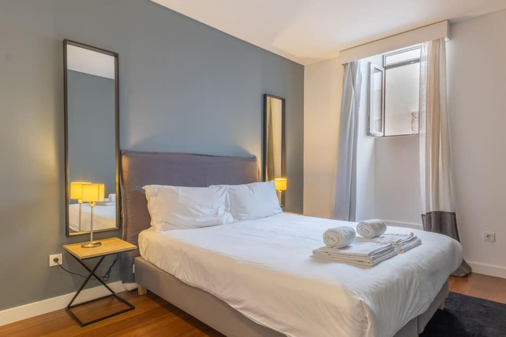 Self Check-in, 3br, Ac/heating & Breakfast Terrace Apartment Lisbon