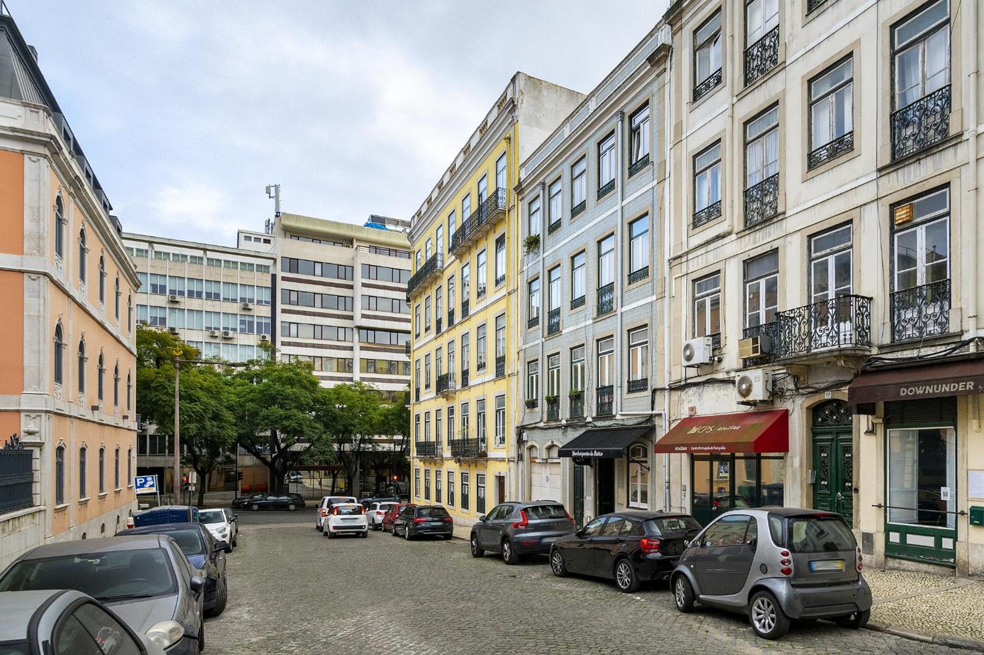 Whome Boho-chic Santos Apartment: Industriais 7 * Lisbon