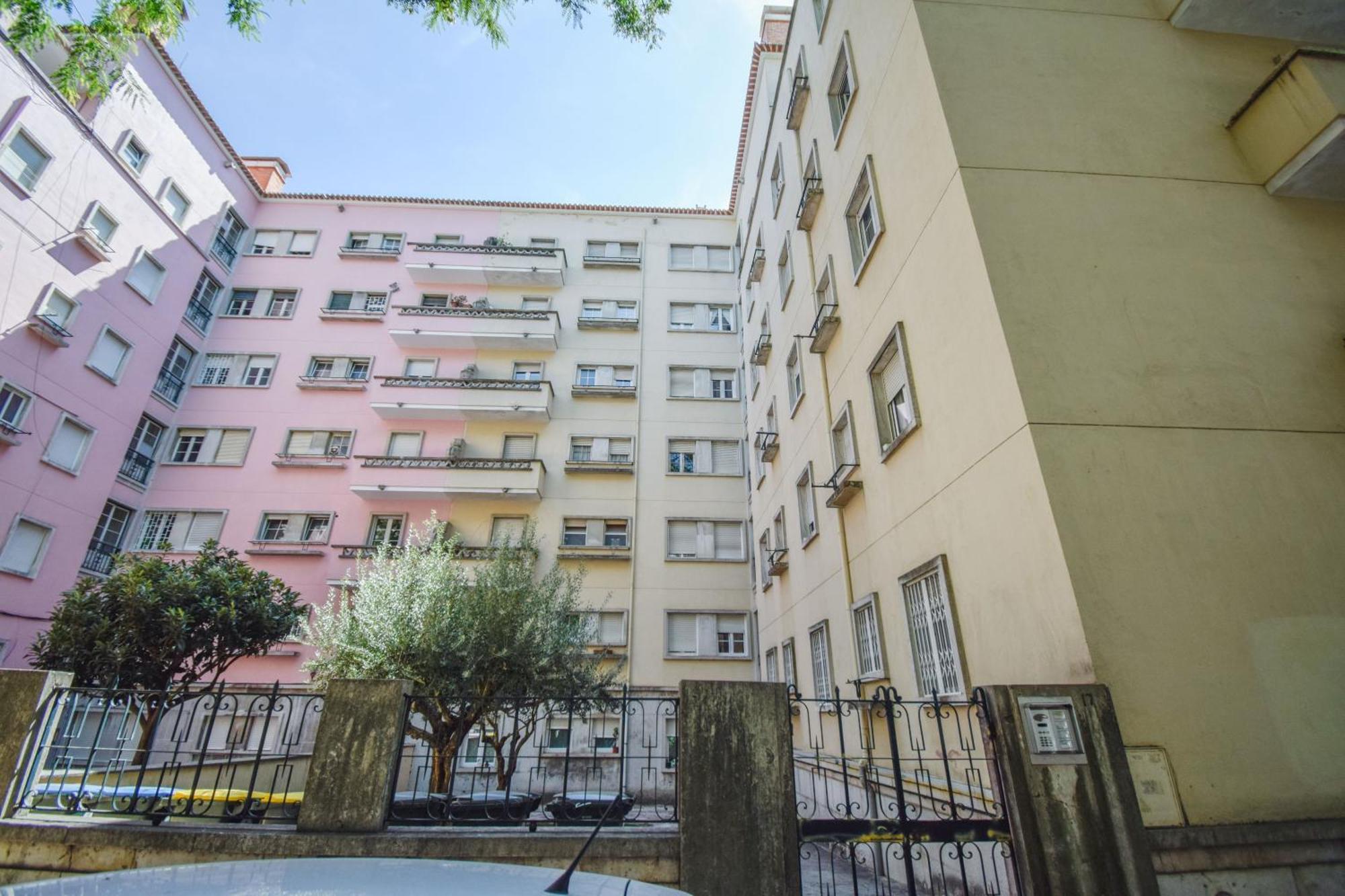 Apartment Charming Near Metro Lisbon