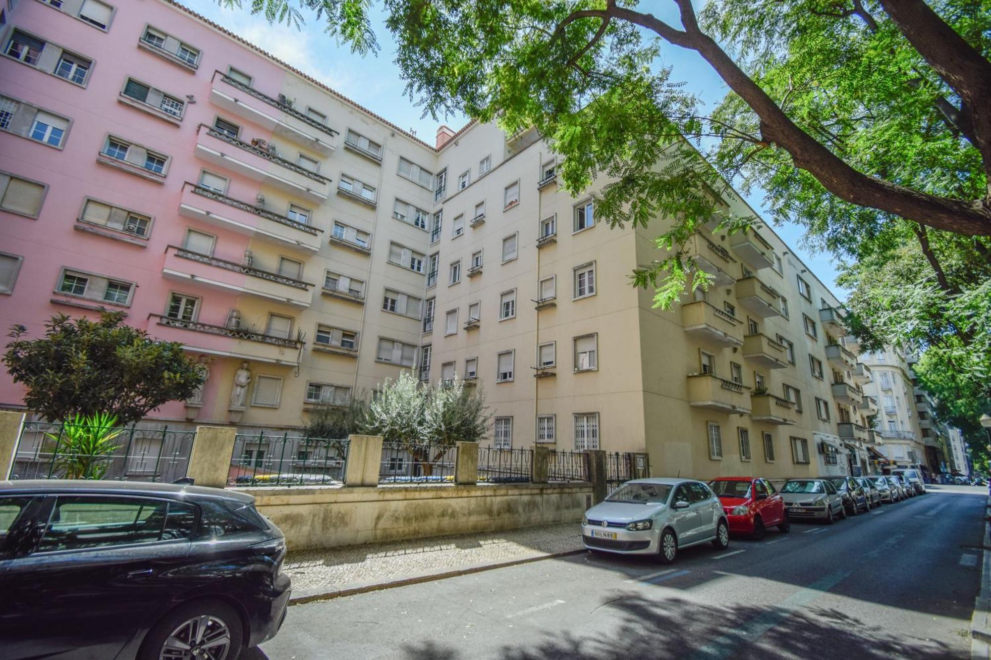 Apartment Charming Near Metro Lisbon