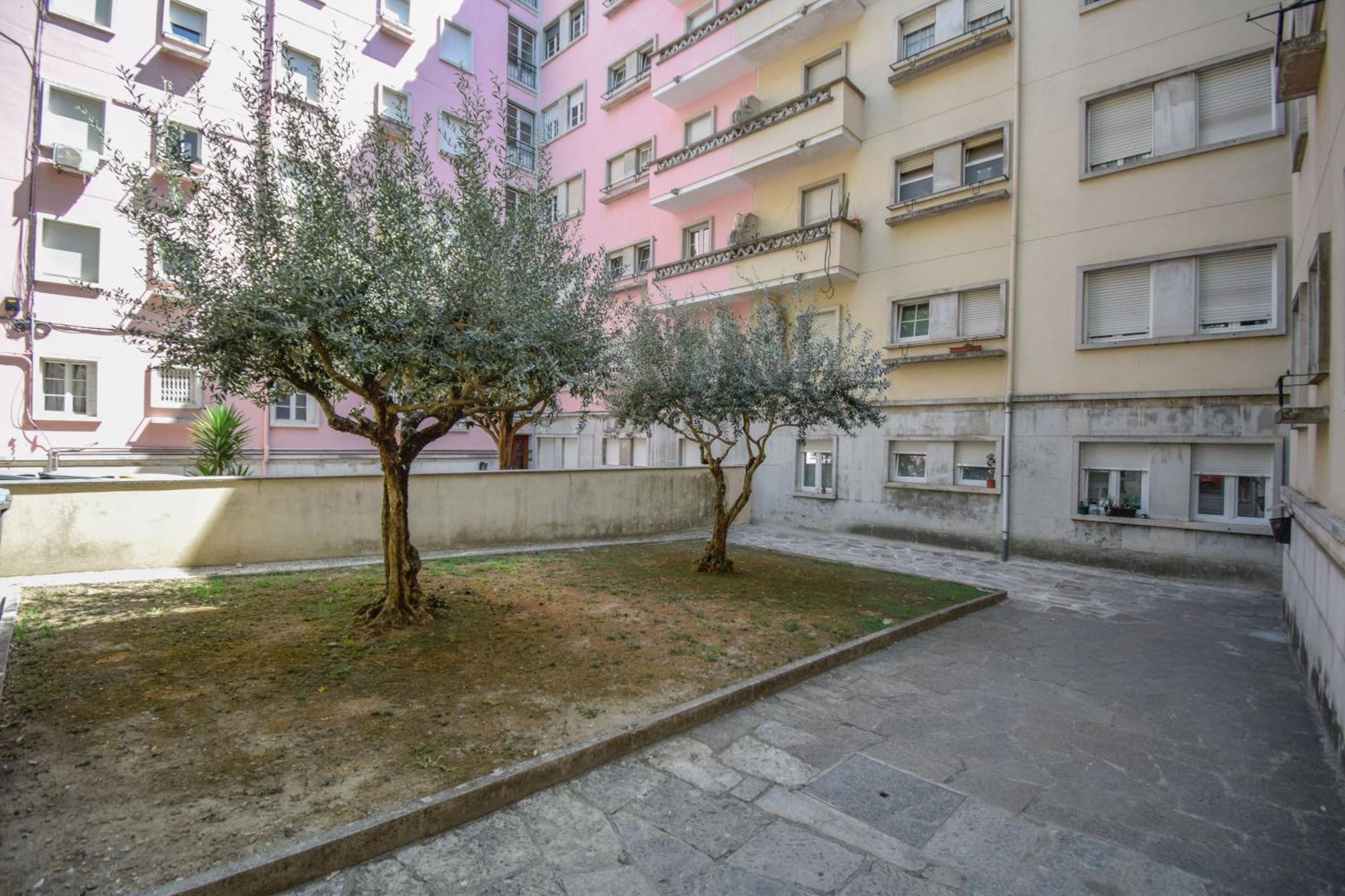 Apartment Charming Near Metro Lisbon