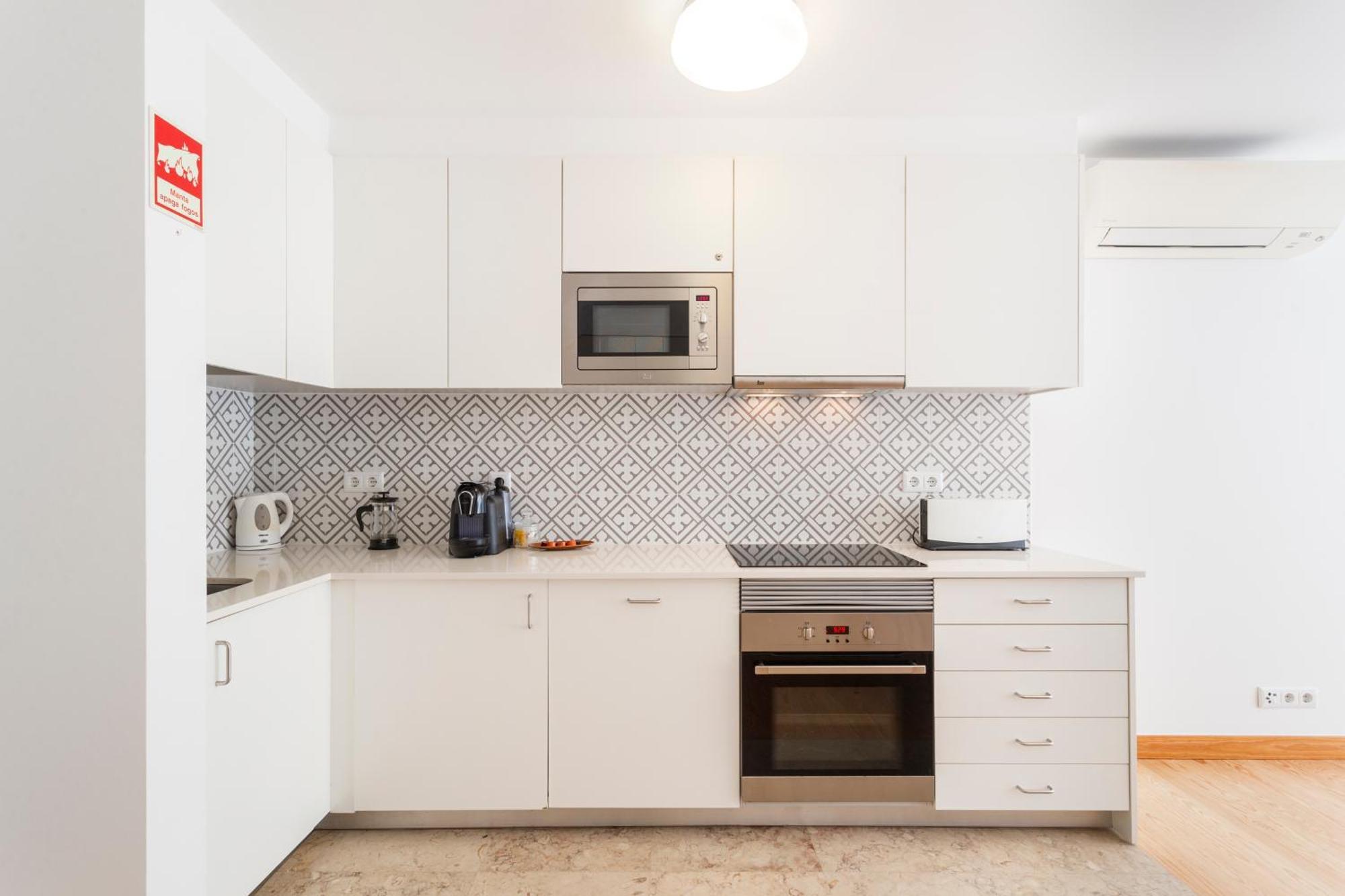 Apartment Barbadinhos In Historic Neighborhood Lisbon