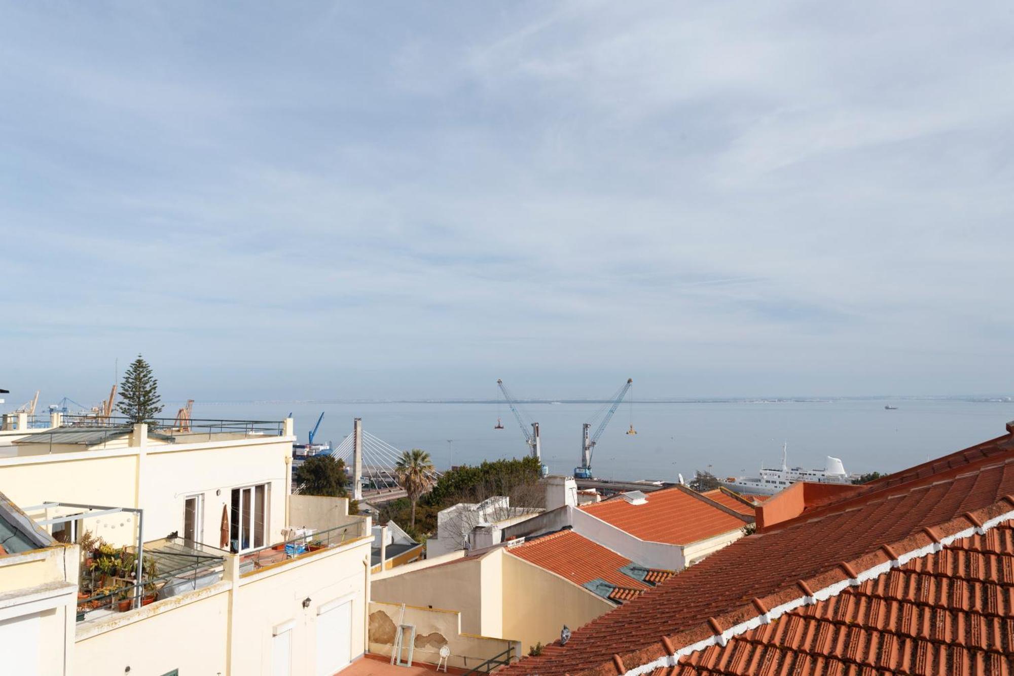 Barbadinhos In Historic Neighborhood * Lisbon