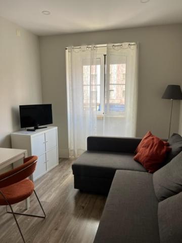 Fantastic 1 Bedroom At Roma Avenue - 1b * Lisbon