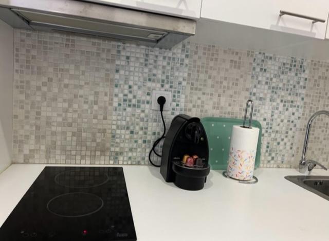 Fantastic 1 Bedroom At Roma Avenue - 1b Apartment *