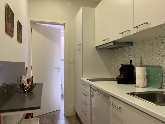 Fantastic 1 Bedroom At Roma Avenue - 1b * Lisbon