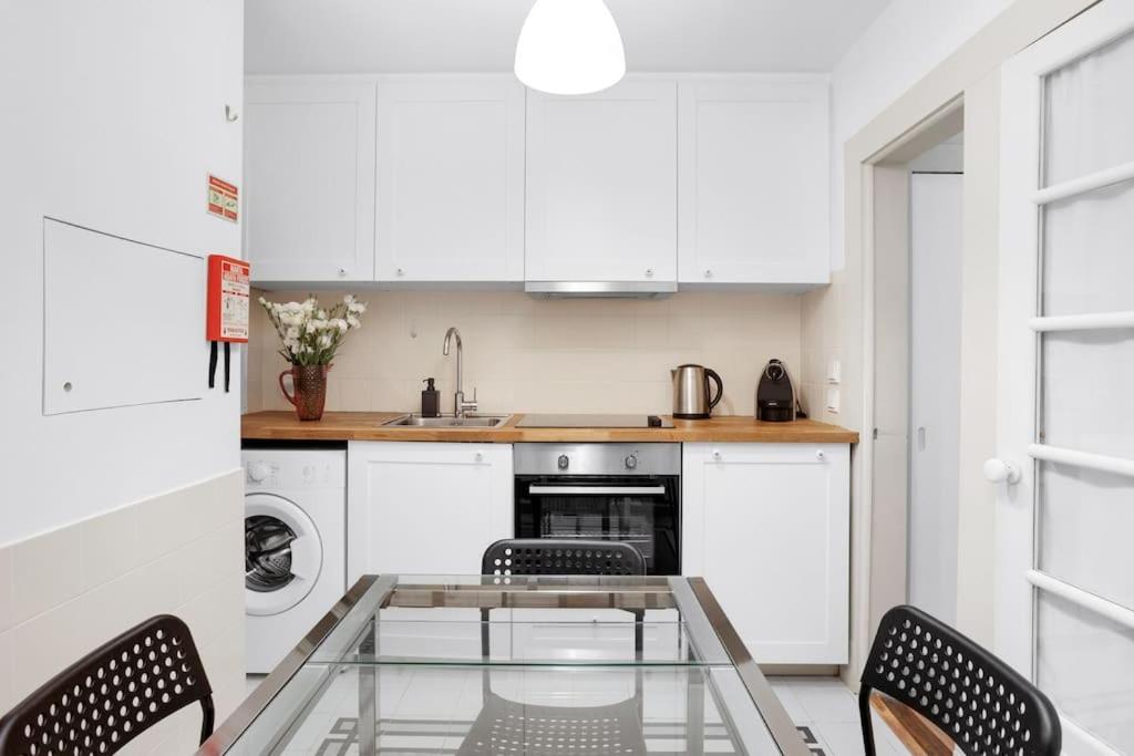 Cozy In Heart Of With Ac! Apartment *
