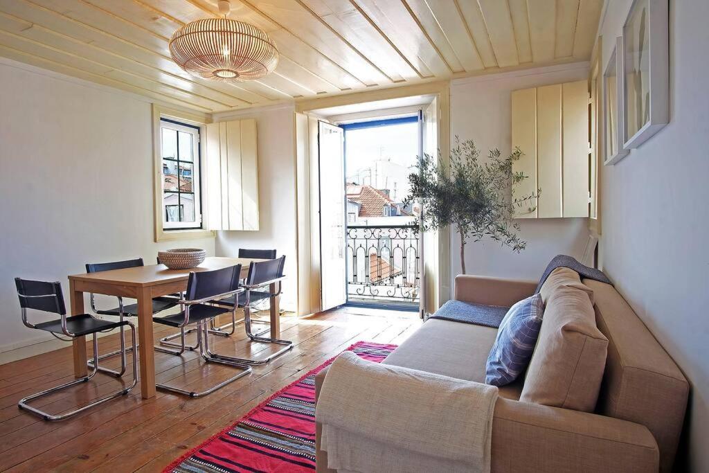 Apartment Bh4d With View Heart Of Bairro Alto * Bright 4d * 3+1 Br Lisbon