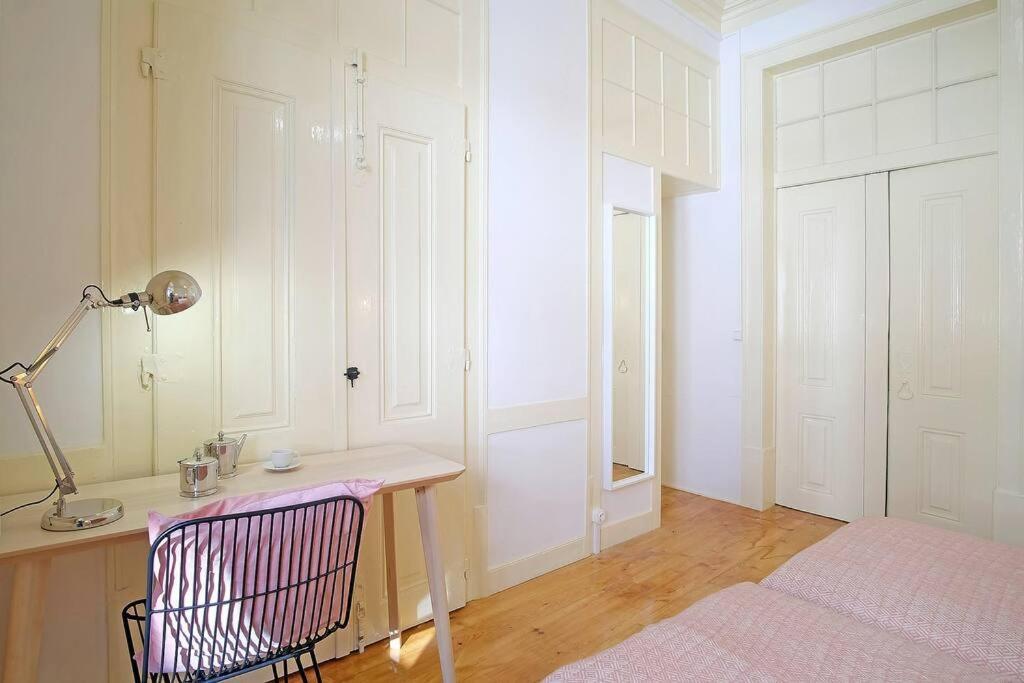 Bh2 Charm In Bohemian Bairro Alto * 4bdr * Old Style Lisbon