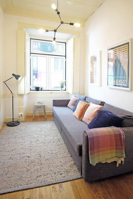 Apartment Bh2 Charm In Bohemian Bairro Alto * 4bdr * Old Style