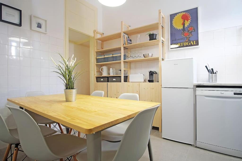 Bh2 Charm In Bohemian Bairro Alto * 4bdr * Old Style Apartment