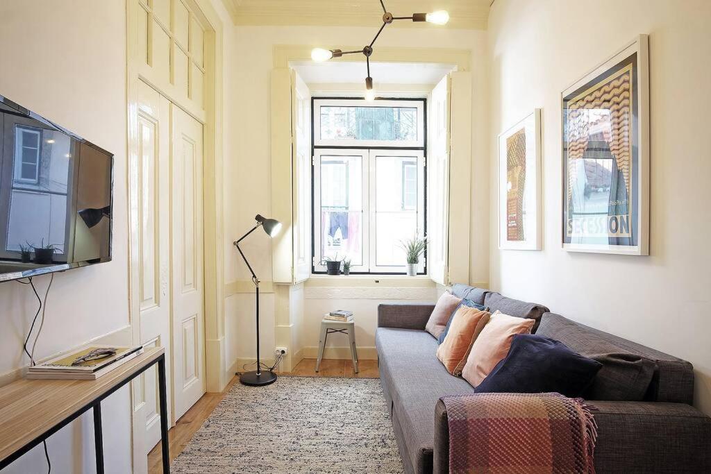 Bh2 Charm In Bohemian Bairro Alto * 4bdr * Old Style Apartment Lisbon