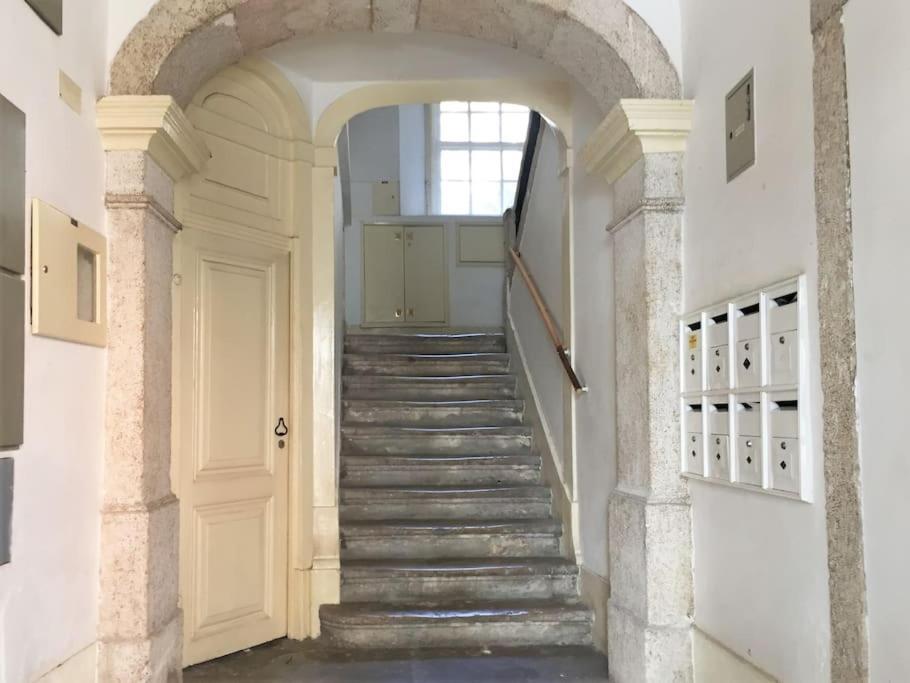 Bh2 Charm In Bohemian Bairro Alto * 4bdr * Old Style Apartment