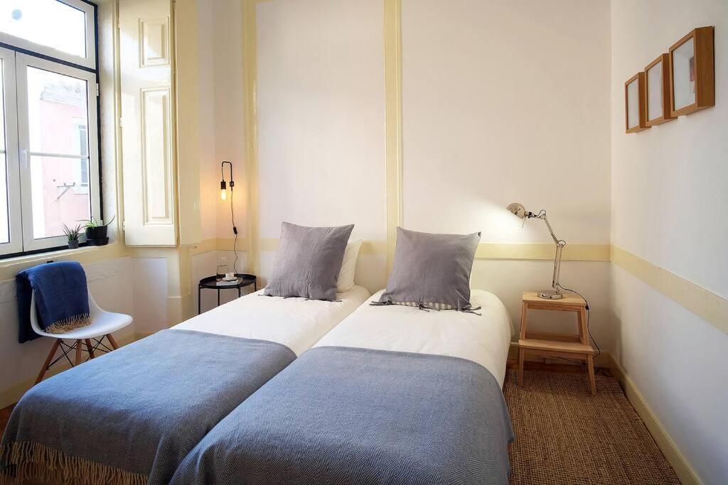 Apartment Bh2 Charm In Bohemian Bairro Alto * 4bdr * Old Style Lisbon