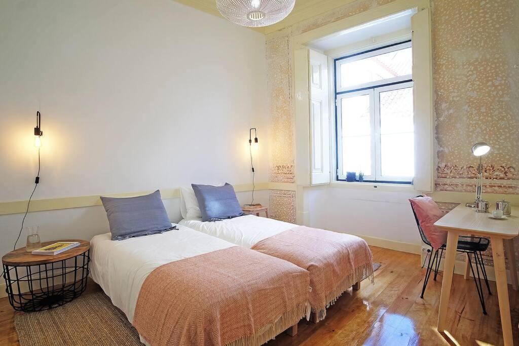 Apartment Bh2 Charm In Bohemian Bairro Alto * 4bdr * Old Style *