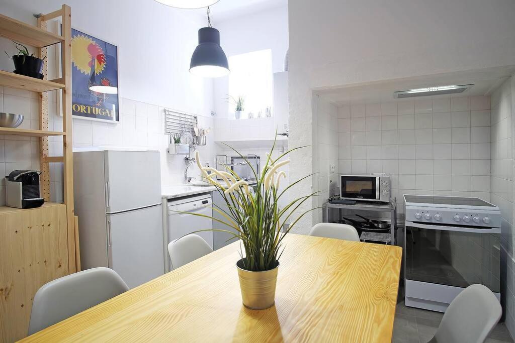 Bh2 Charm In Bohemian Bairro Alto * 4bdr * Old Style Apartment