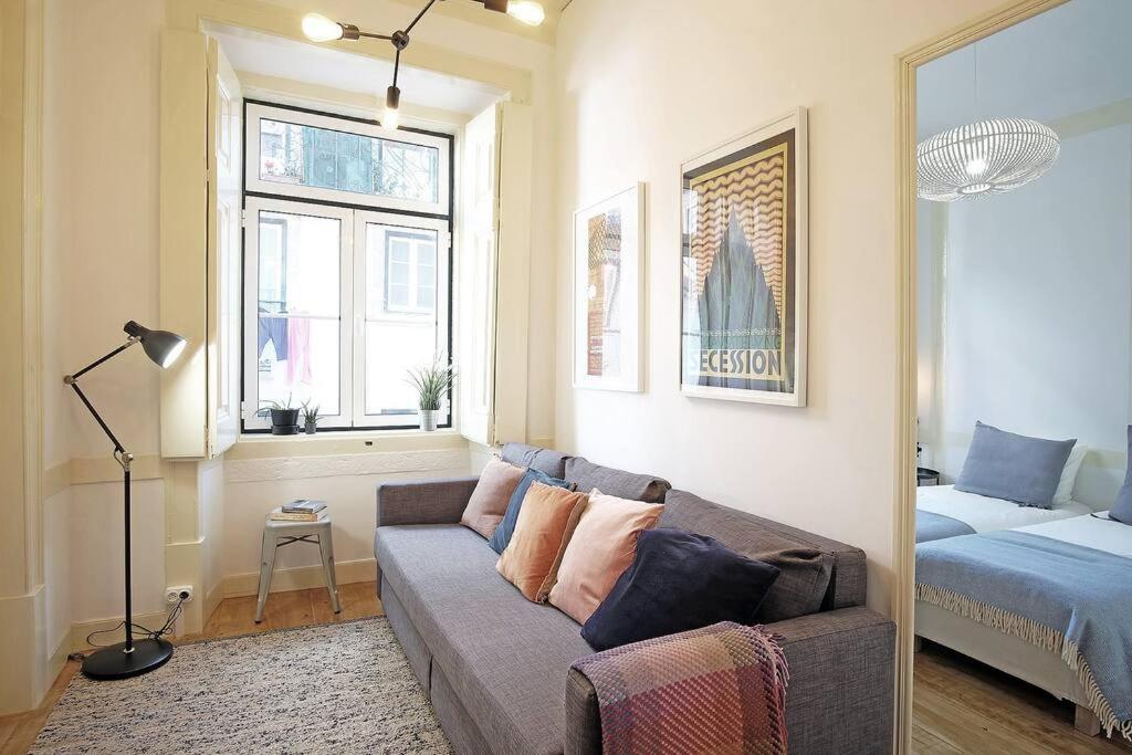 Bh2 Charm In Bohemian Bairro Alto * 4bdr * Old Style Apartment *