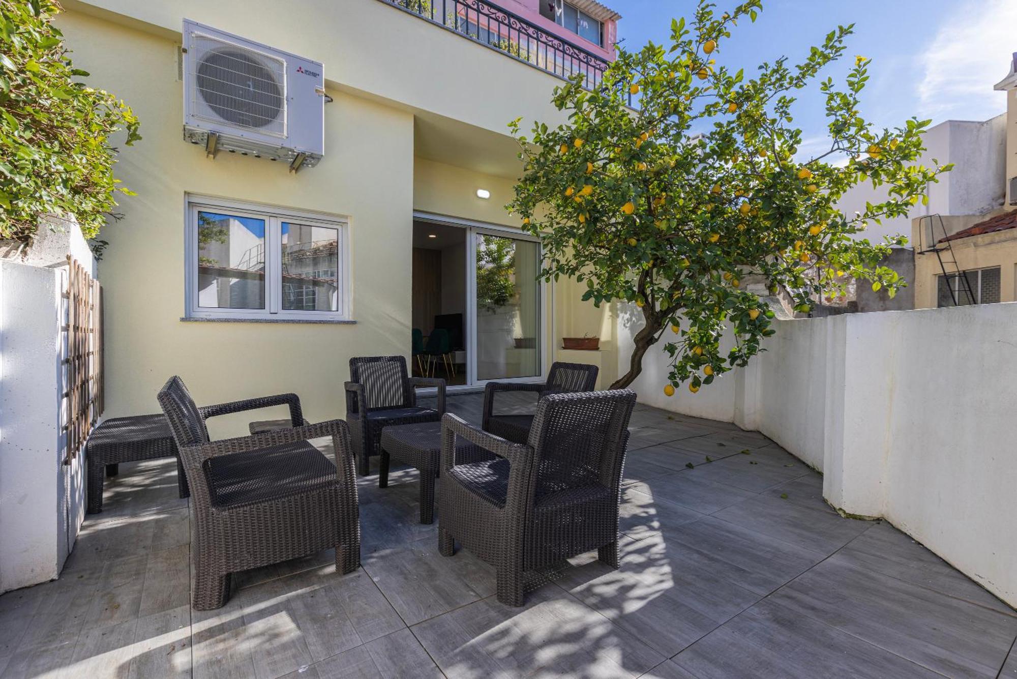 Moderno Com Terraco Lisbon