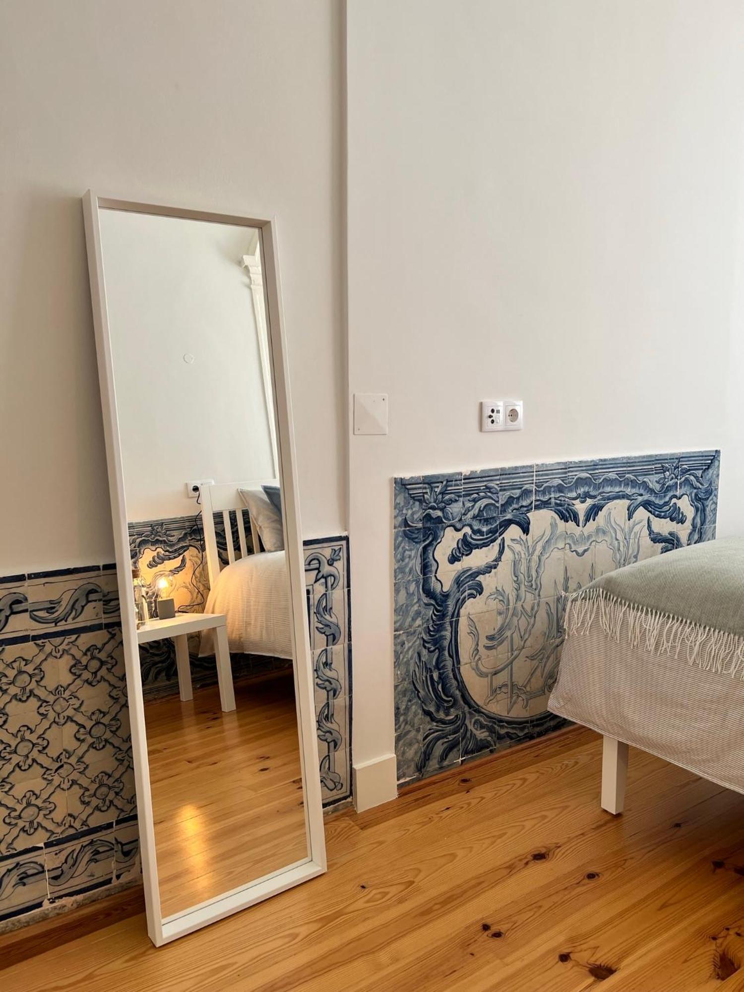 Cozy With Shared Bathroom On Rua Augusta *