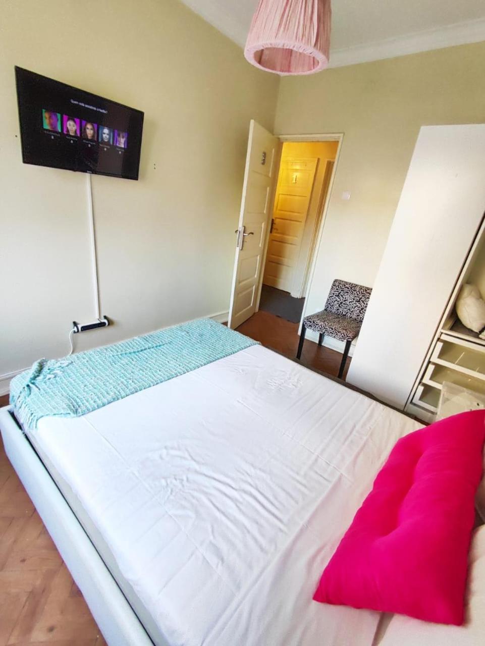 Evd-rentals Olival Bastos Homestay