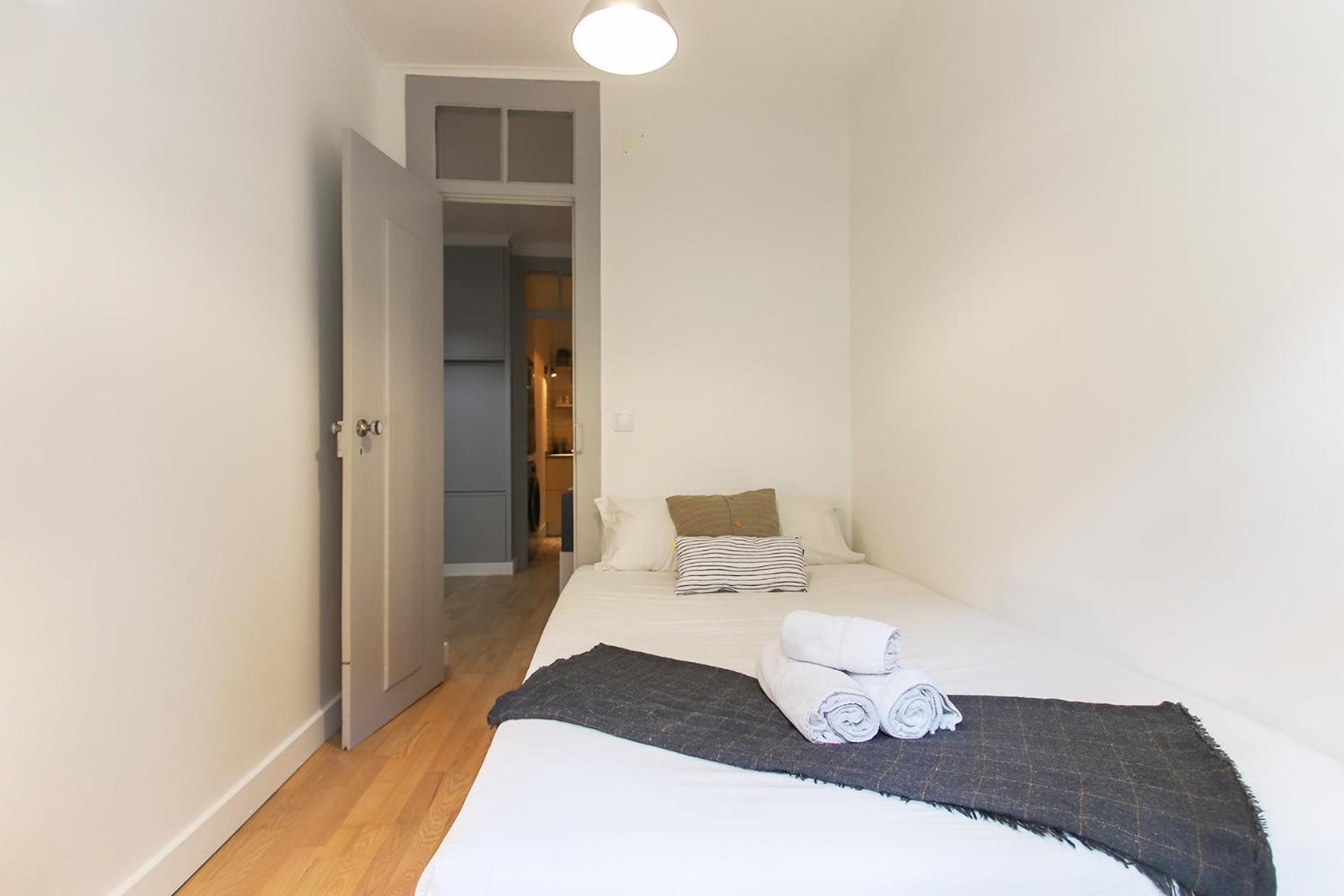 Cosy Avenida By Homing Apartment