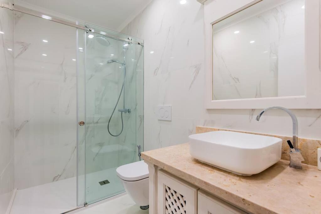Apartment 2br At Historical Chiado