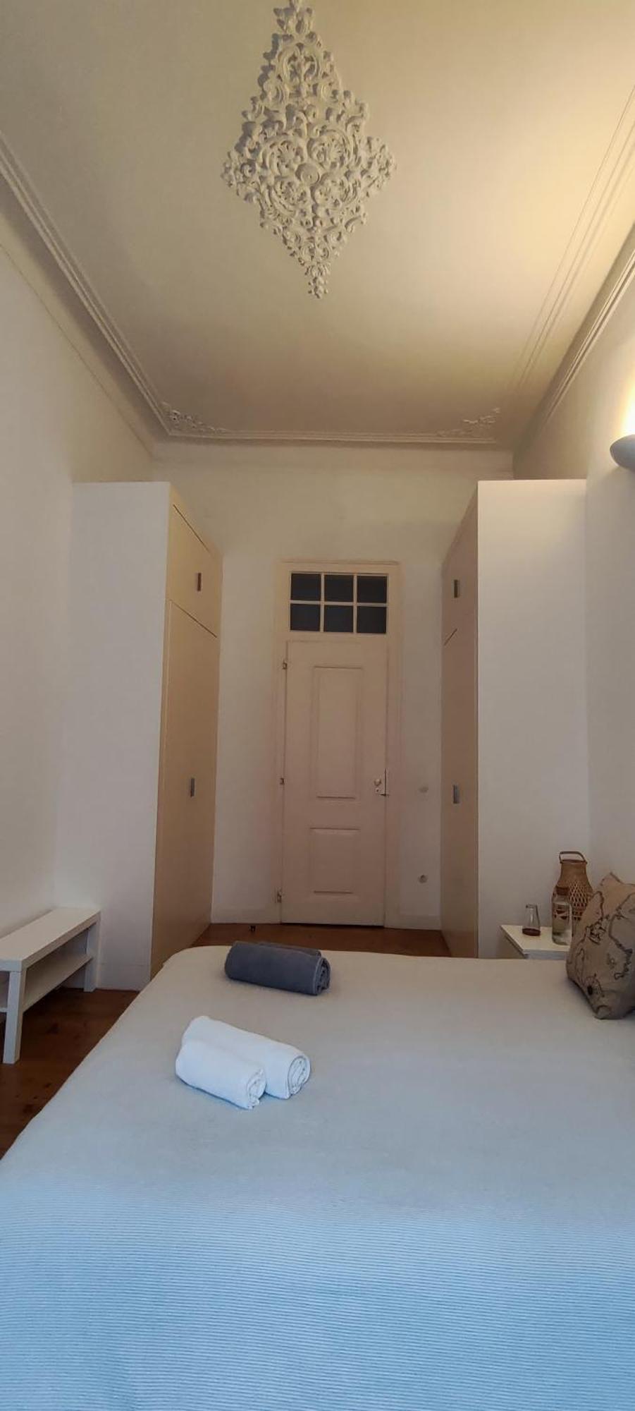 Quarto No Chiado Centro De *