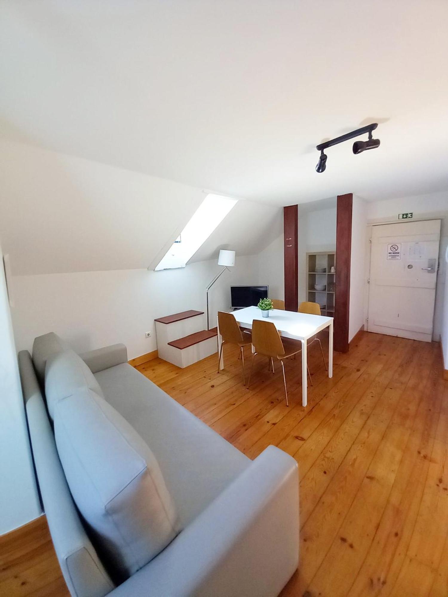 Cais Do Sodre (adults Only) * Lisbon