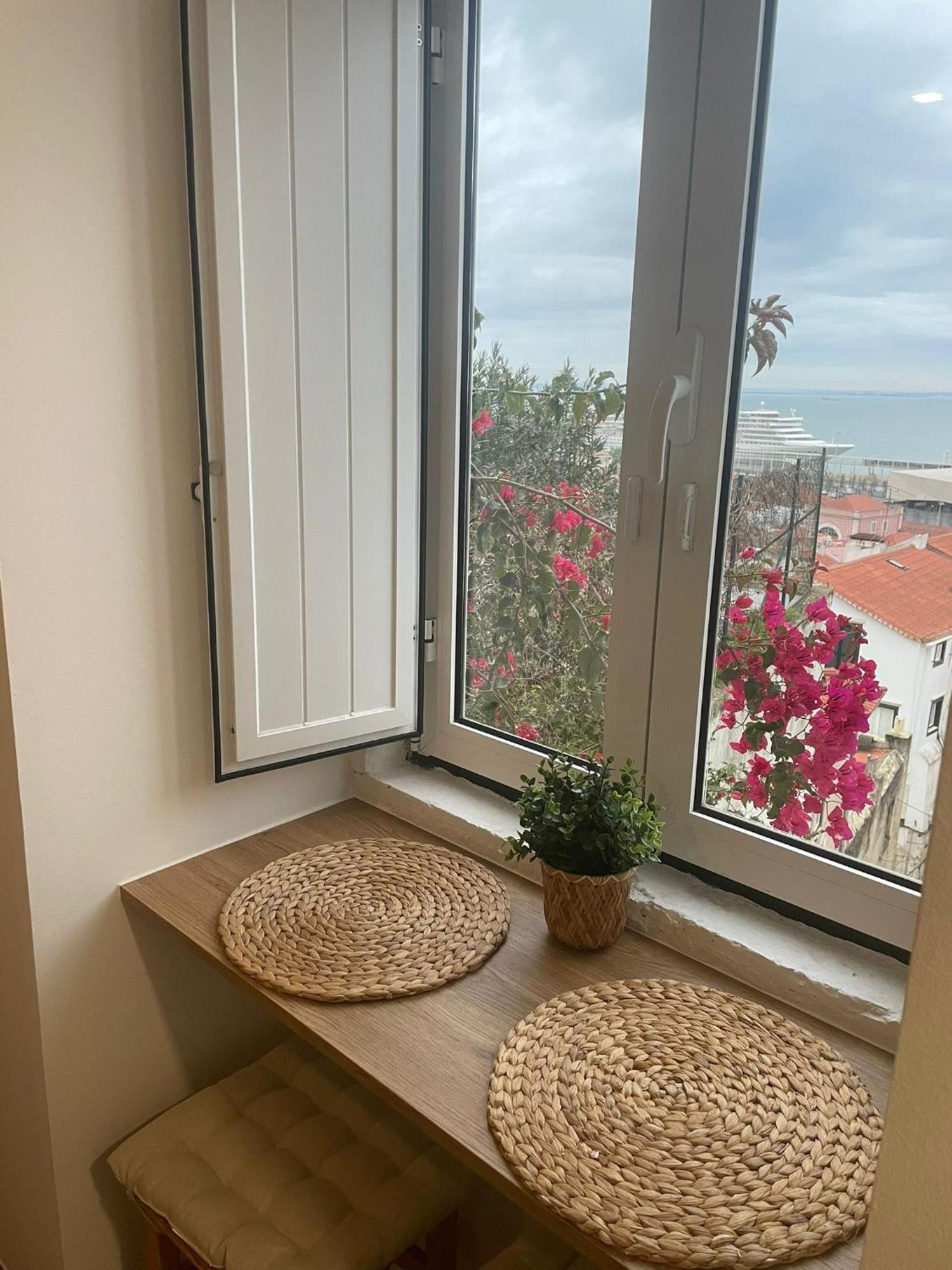 Alfama Authentic Apartment *