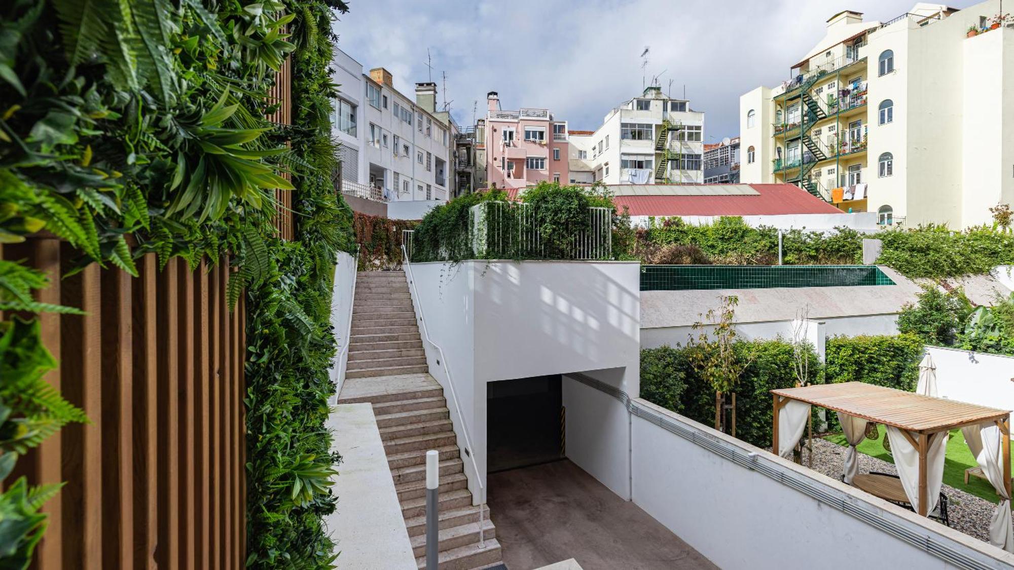 Deluxe 1 Bdr W/ Pool View By Lovelystay