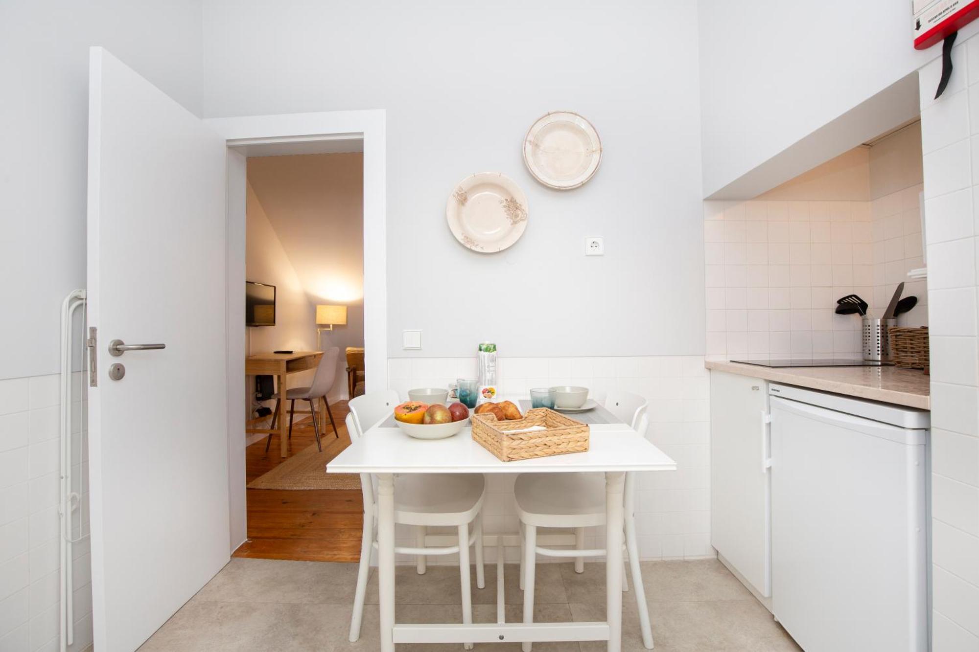 Live Like A Local @ Casa Da Esquina - Wifi & A/c Lisbon