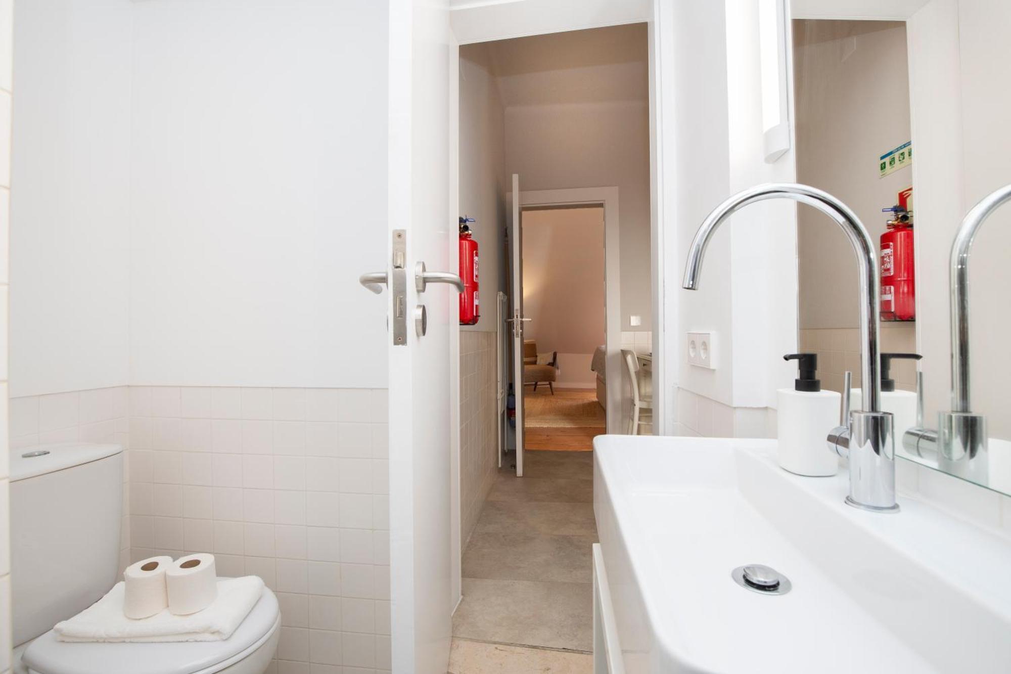Live Like A Local @ Casa Da Esquina - Wifi & A/c Apartment Lisbon
