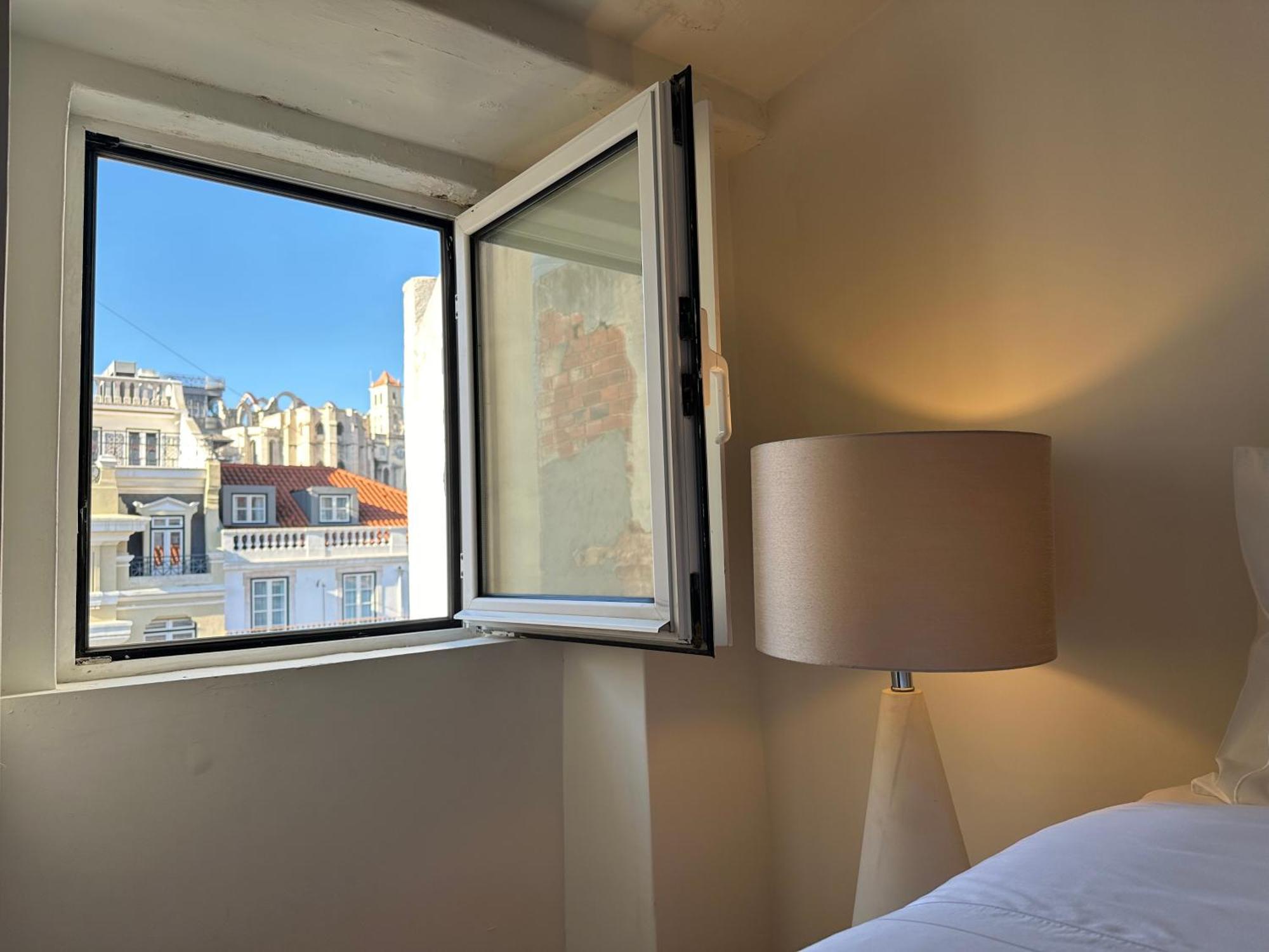 Apartment Romantic Nest For A Getaway At Downtown With Design Lisbon