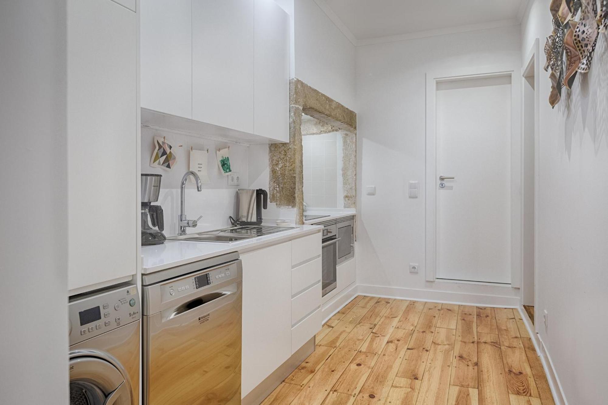 Architectural Gem In Bica Apartamento *