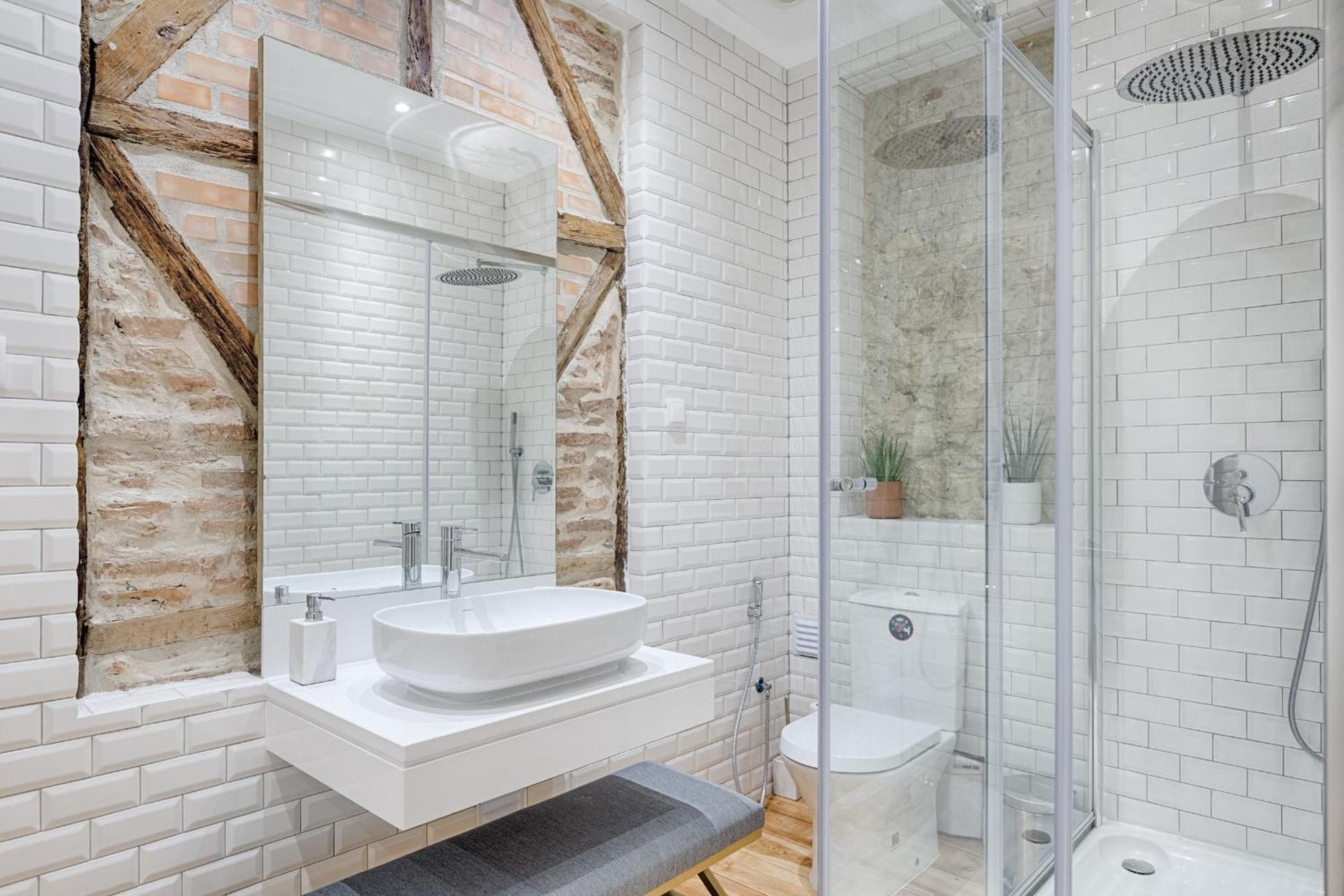 Architectural Gem In Bica Apartamento