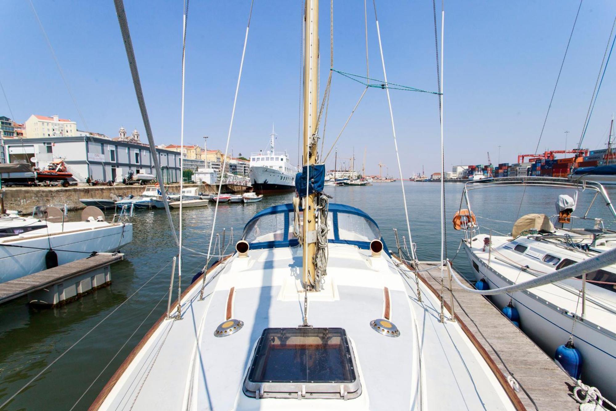 Evamia Boat Botel Lisbon