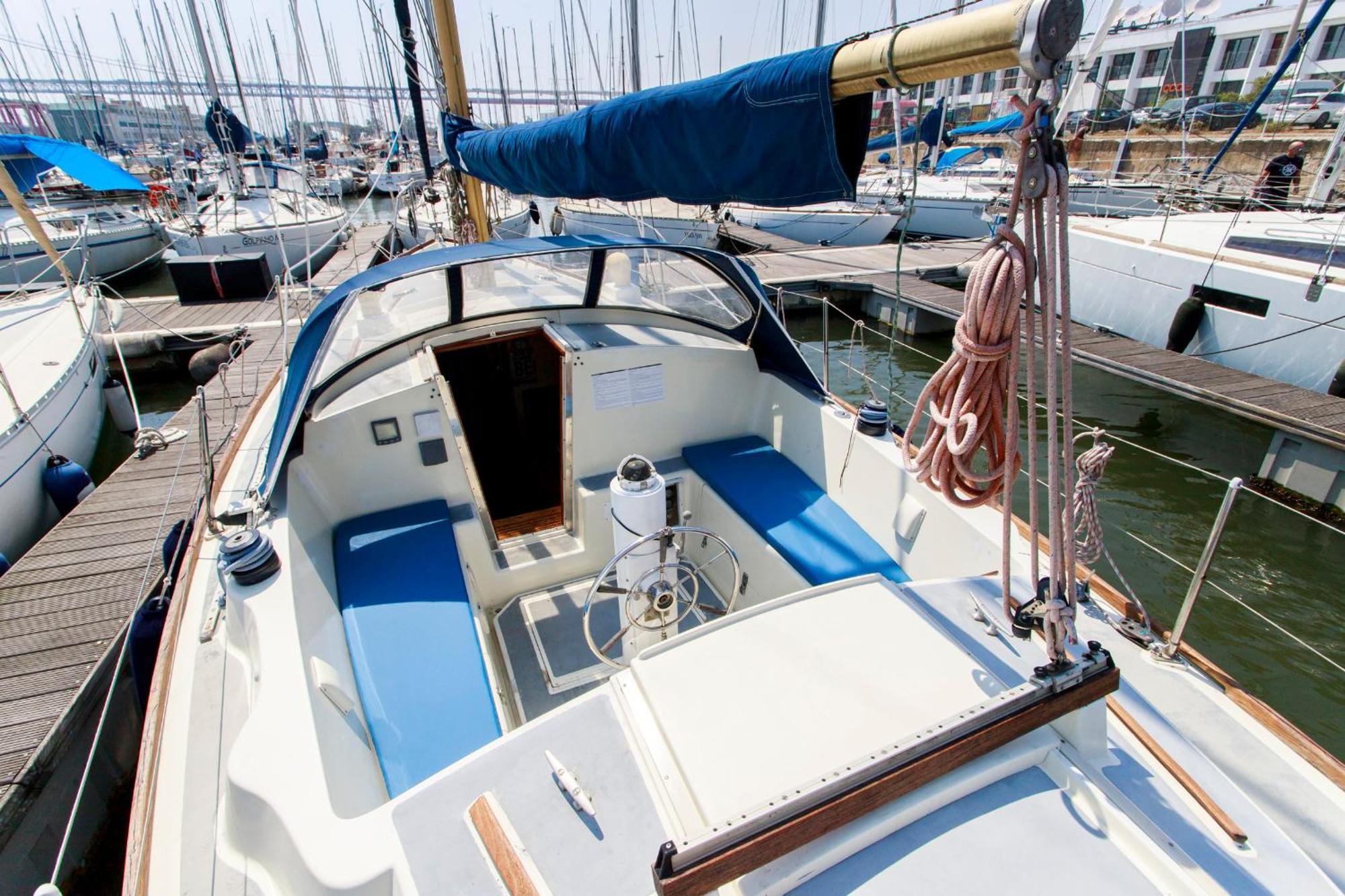 Evamia Boat Botel Lisbon