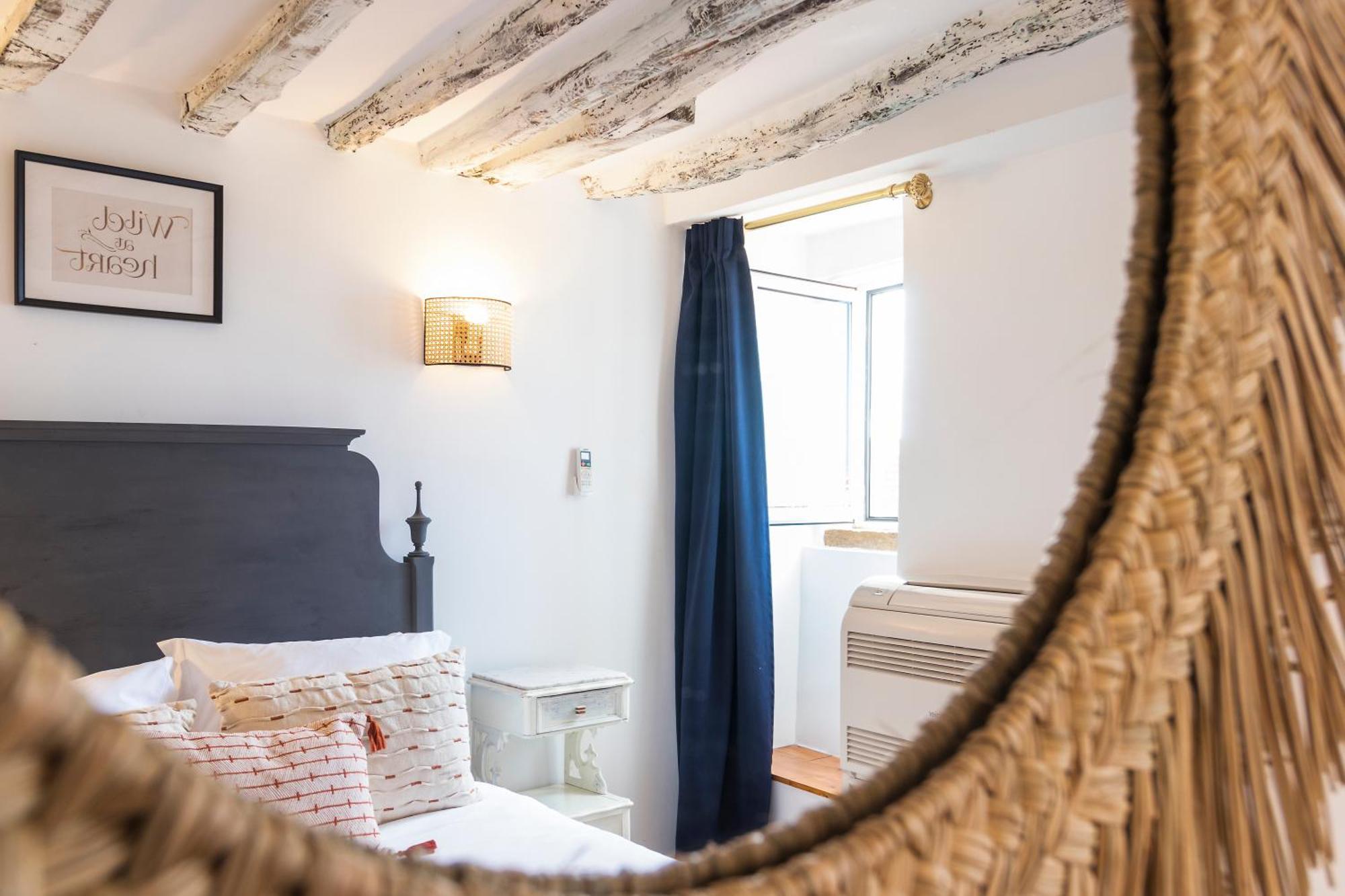 Delightful & Quirky With River Views *