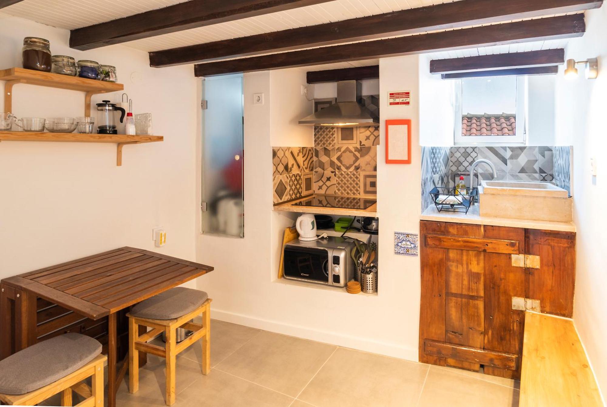 Delightful & Quirky With River Views Apartment
