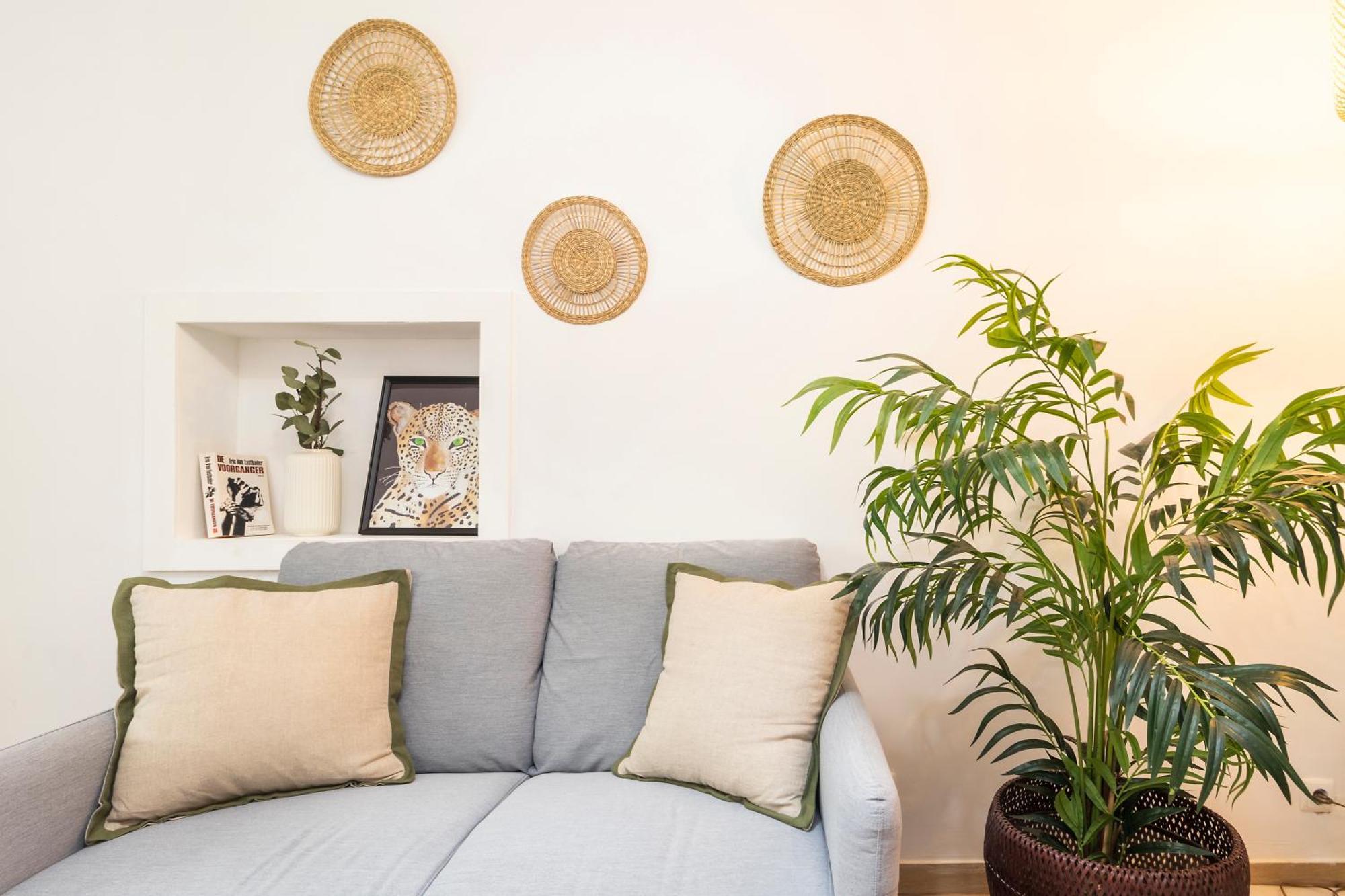 Delightful & Quirky With River Views Apartment