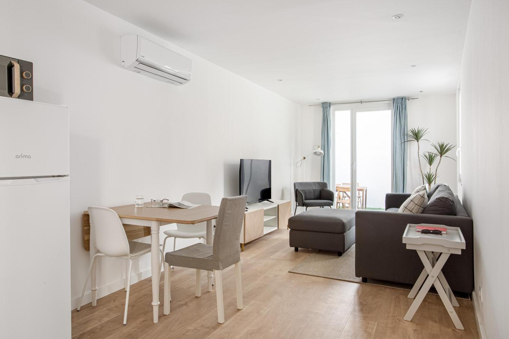 Apartment Joivy Minimalistic W Patio In Principe Real