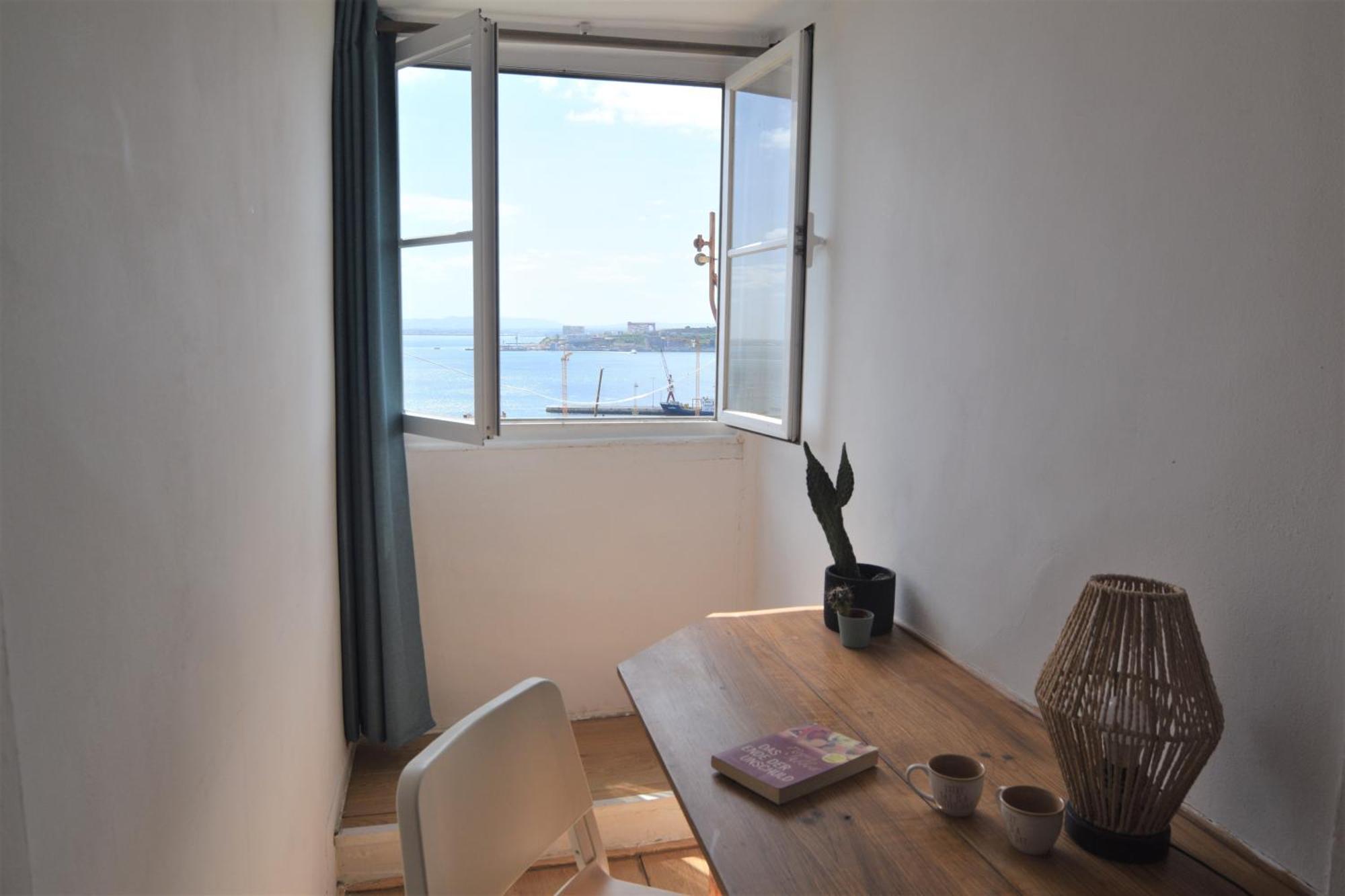 Santos In With River View Homestay *