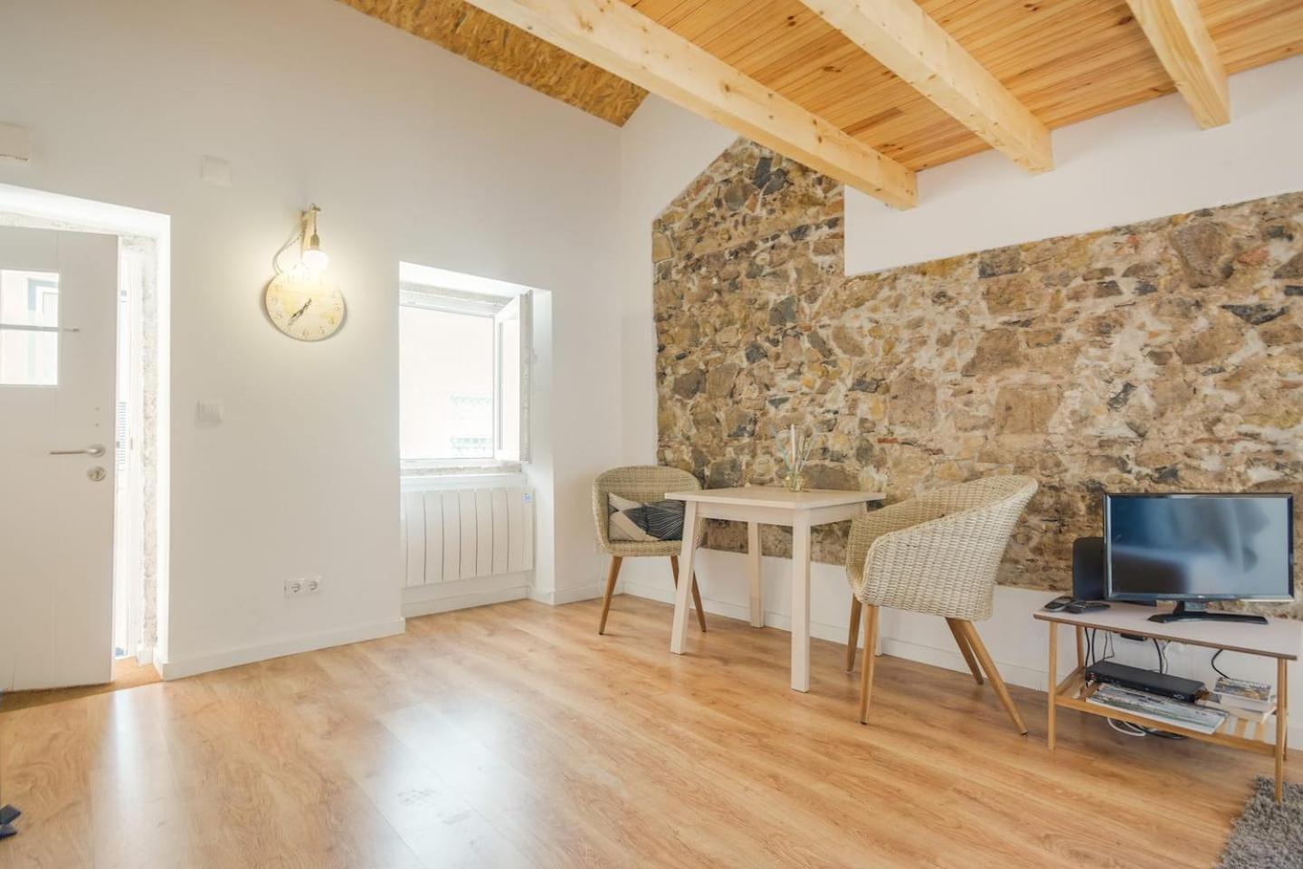 Classic Homes: Bright & In Belem Holiday home *